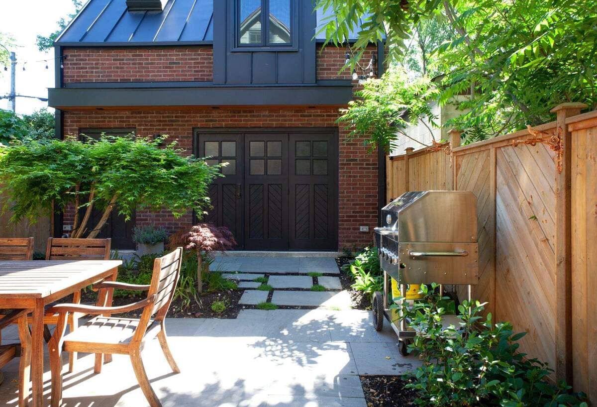 Traditional brick laneway suite in Rosedale, Toronto by SevernWoods