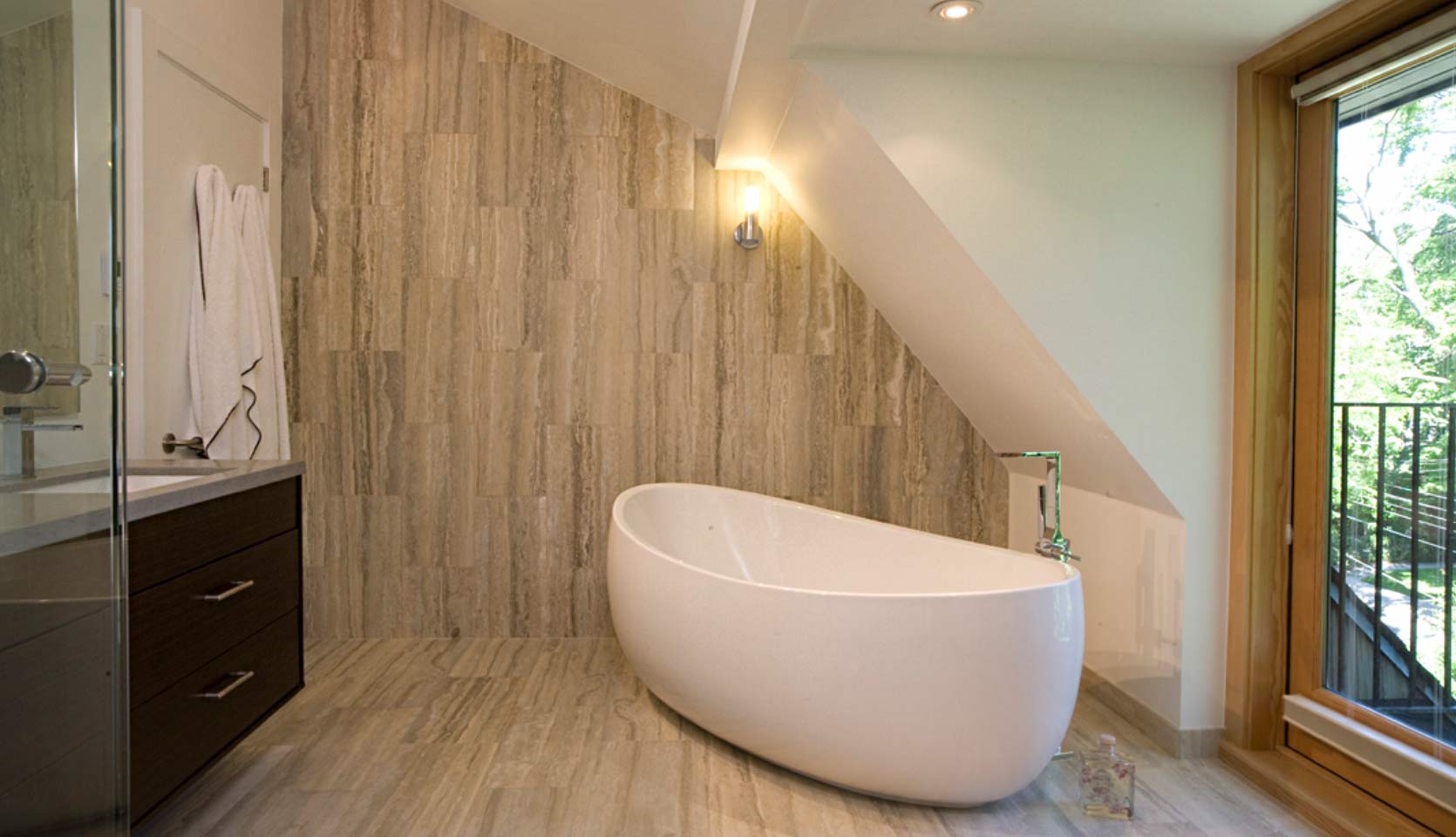 severnwoods-roxborough-house-contemporary-bathroom-with-bathtub